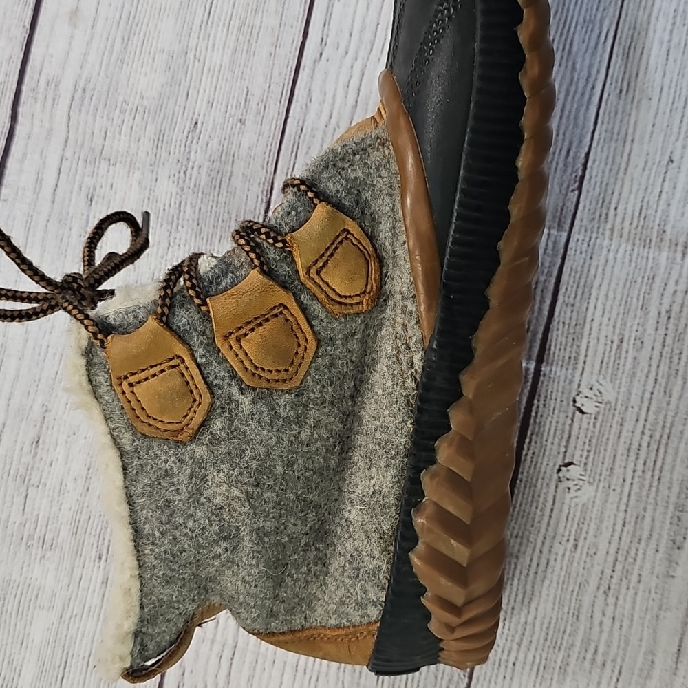 Sorel Sz 8 Gray and Tan Winter Boots - Picture 6 of 16